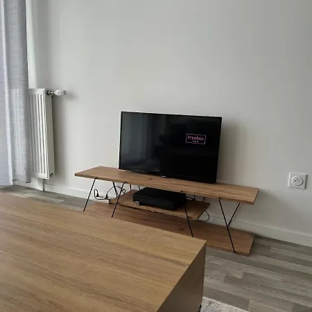 Apartment Agreable 2 Pieces Avec Balcon Et Parking Transports By Immo Kit *
